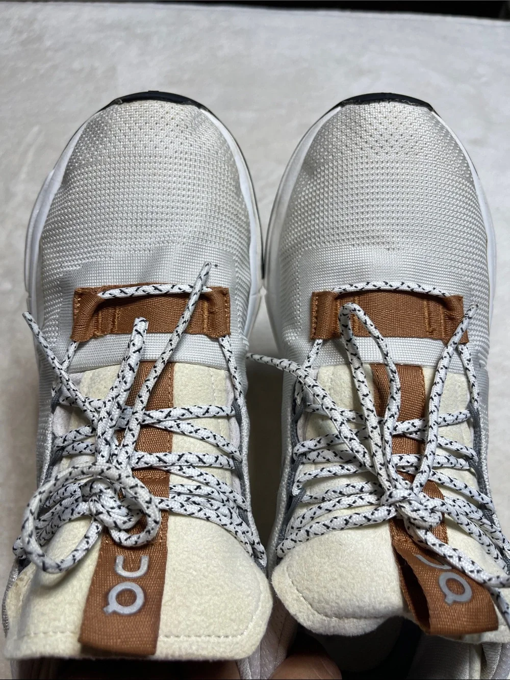 On Running Men's Sneakers in white and Tan Accents Size 9.5